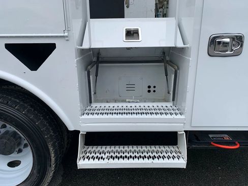 Used 2017 Ford F550 4x4 Regular Cab Super Duty image 26