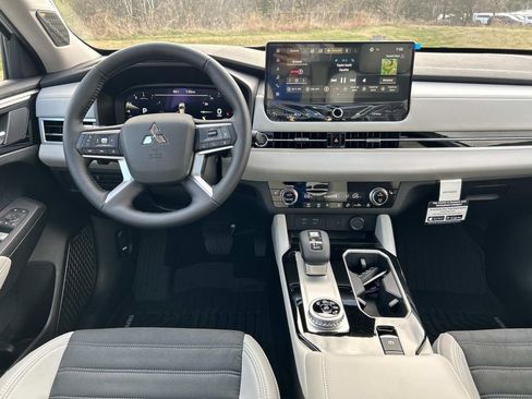 New 2026 Mitsubishi Outlander SE image 16