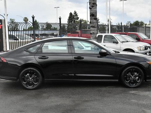 Used 2025 Honda Accord SE image 9