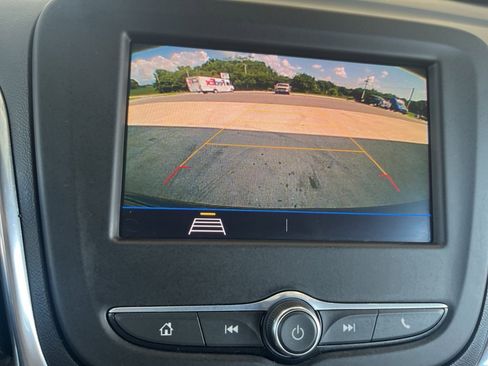 Used 2021 Chevrolet Equinox LS image 17