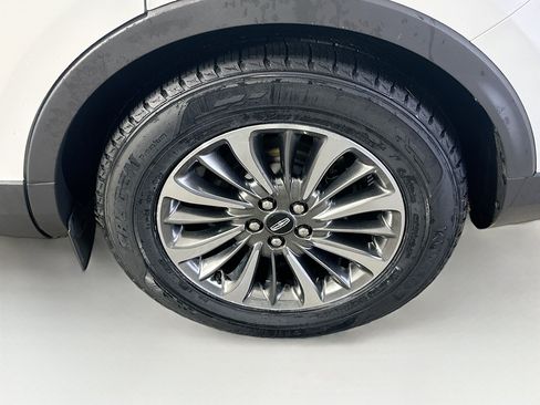 Used 2021 Lincoln Nautilus FWD w/ Equipment Group 101A image 11