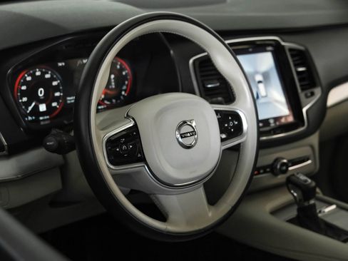 Used 2017 Volvo XC90 T6 Momentum w/ Vision Package image 14