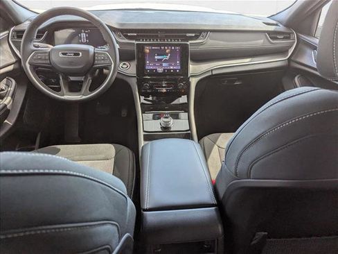 New 2025 Jeep Grand Cherokee Laredo X image 17