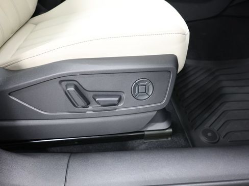 Used 2025 Audi Q5 Premium w/ Premium Plus AWD/4WD image 22