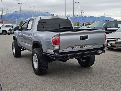 Used 2017 Toyota Tacoma TRD Sport w/ Tow Package (A/T) AWD/4WD image 5