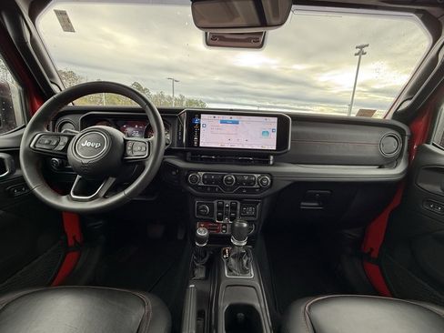 Used 2024 Jeep Gladiator Rubicon w/ Technology Group image 29