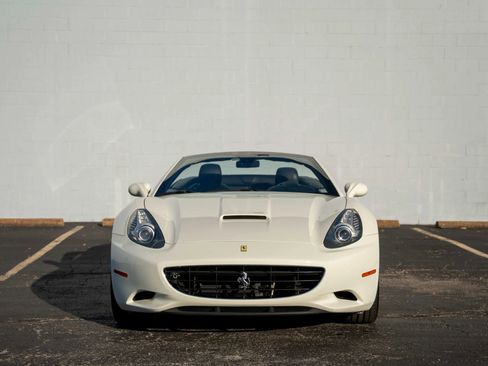 Used 2014 Ferrari California image 13