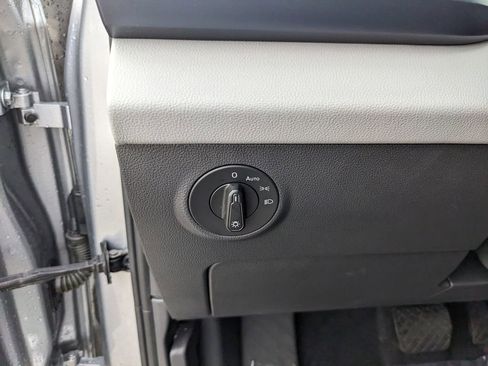 Certified 2022 Volkswagen Taos SE image 27