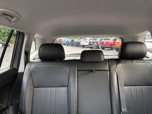Used 2022 Volkswagen Tiguan SE AWD/4WD image 34