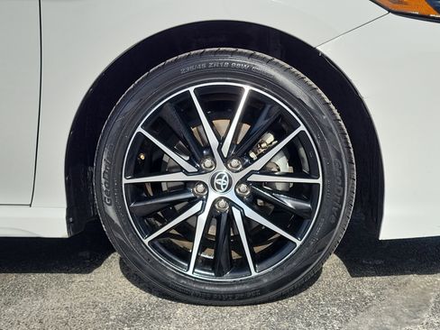 Used 2024 Toyota Camry SE image 5