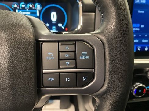 Used 2023 Ford F150 Lariat w/ Trailer Tow Package image 19