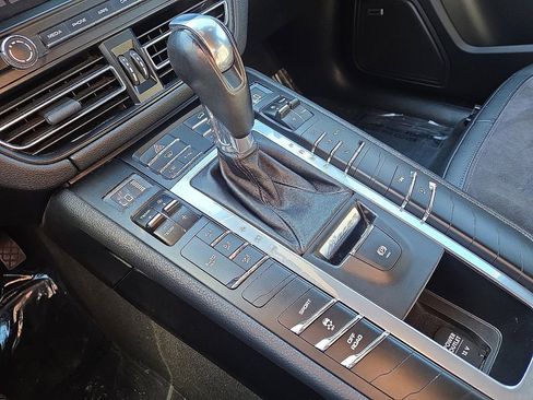 Used 2020 Porsche Macan image 42