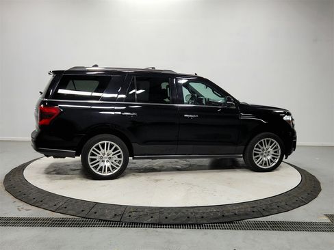 Used 2024 Ford Expedition Limited image 8