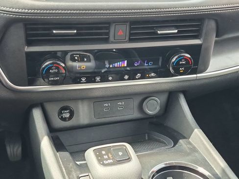 Certified 2024 Nissan Rogue SV FWD image 22