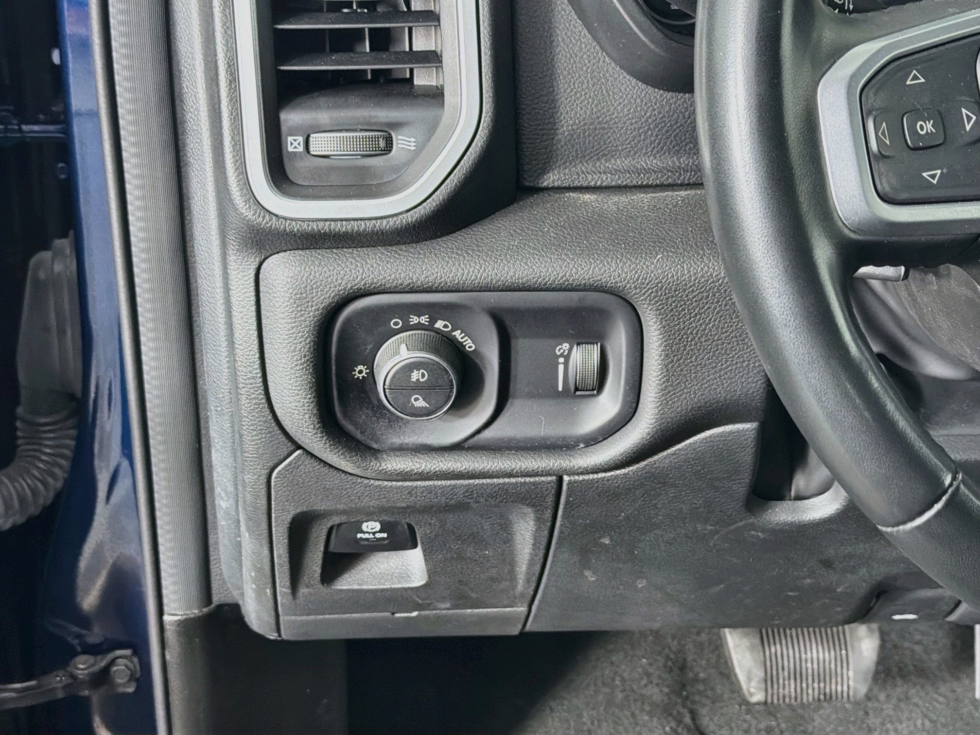 Used 2023 RAM 1500 Big Horn AWD/4WD image 16