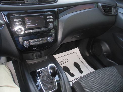 Used 2017 Nissan Rogue Sport SV AWD/4WD image 19