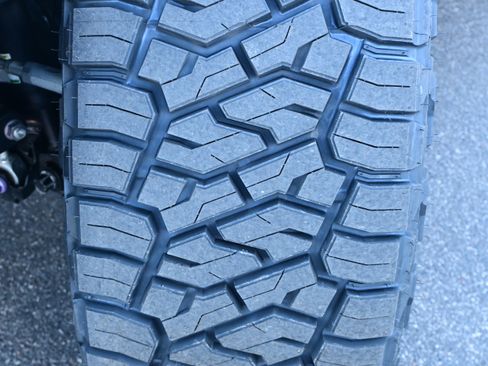 Used 2025 Lexus GX 550 w/ Accessory Package (2T) image 12