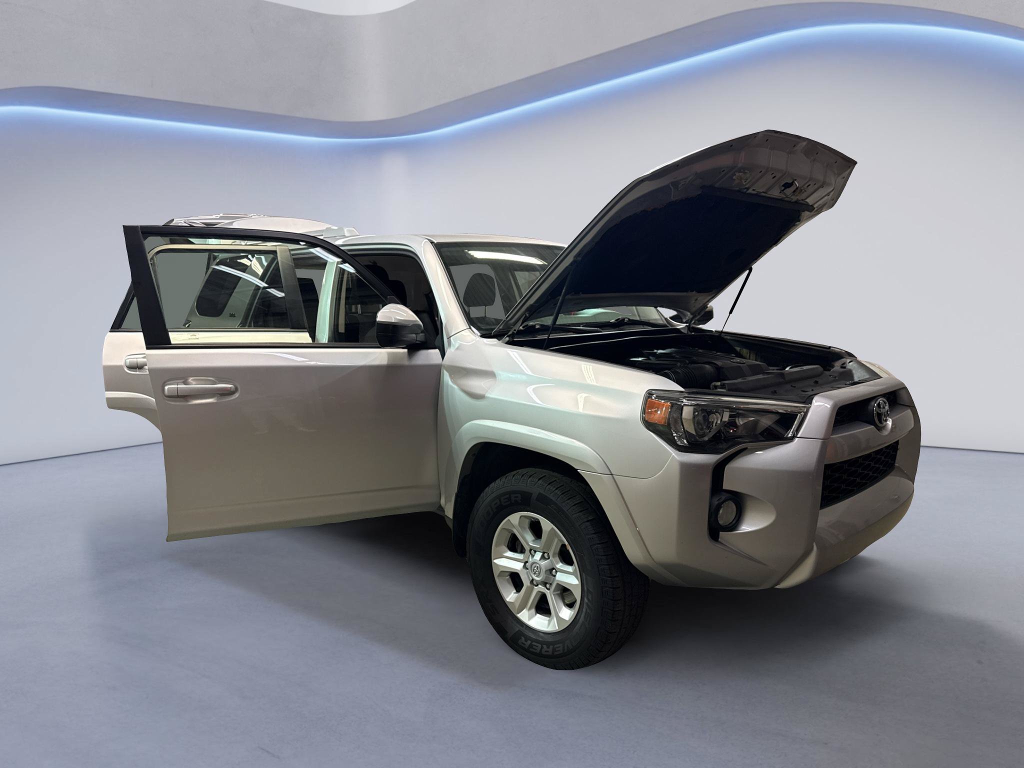 Used 2015 Toyota 4Runner SR5 AWD/4WD image 9
