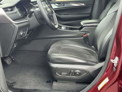 Used 2022 Jeep Grand Cherokee L Laredo image 13