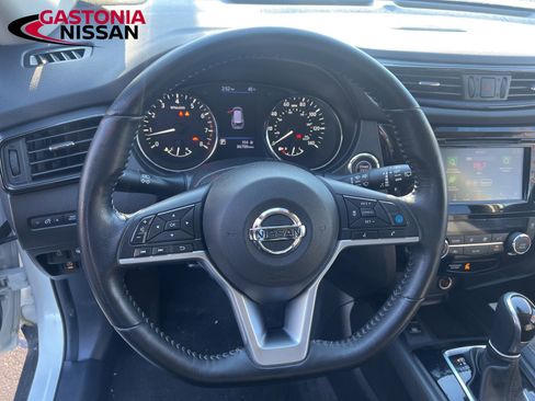 Used 2020 Nissan Rogue SV w/ Sun & Sound Touring Package image 27