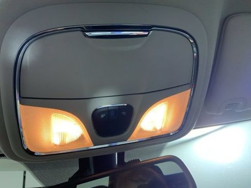 Used 2017 Jeep Cherokee Latitude FWD image 22