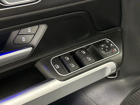Used 2023 Mercedes-Benz GLB 250 w/ Premium Package image 19