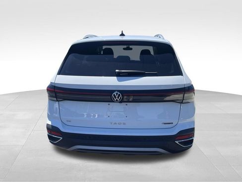 Used 2025 Volkswagen Taos SE AWD/4WD image 8