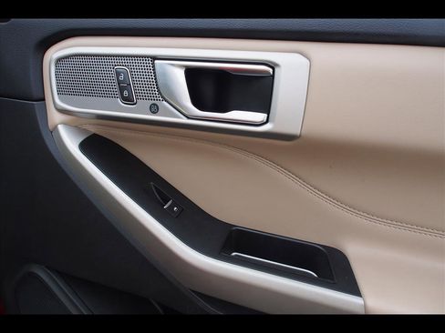 Used 2021 Ford Explorer Limited w/ Equipment Group 301A image 13