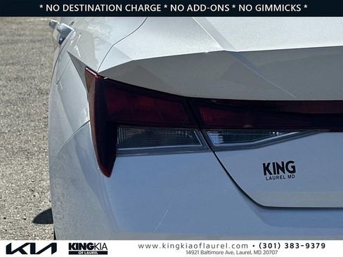 Used 2023 Hyundai Elantra SEL image 29