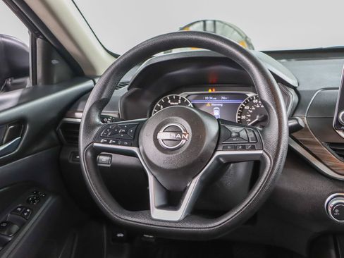 Used 2024 Nissan Altima 2.5 SV FWD image 12