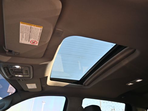 Used 2021 GMC Sierra 3500 SLT w/ SLT Convenience Package image 5