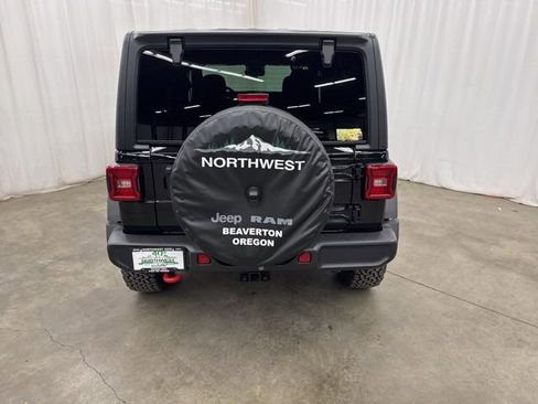 Used 2025 Jeep Wrangler Unlimited Rubicon w/ Technology Group image 25