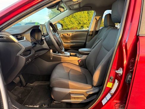 Used 2019 Toyota RAV4 LE w/ All Weather Liner Package AWD/4WD image 12