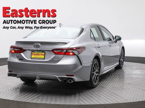 Used 2023 Toyota Camry SE FWD image 5