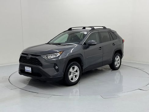 Used 2020 Toyota RAV4 XLE image 2