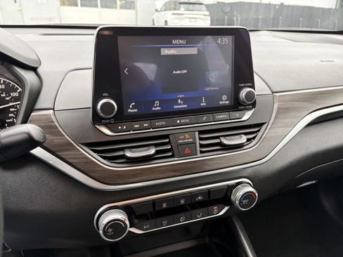 Used 2024 Nissan Altima 2.5 SV image 16