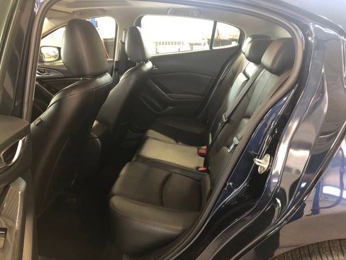 Used 2018 MAZDA MAZDA3 Grand Touring w/ Premium Equipment Package FWD image 16
