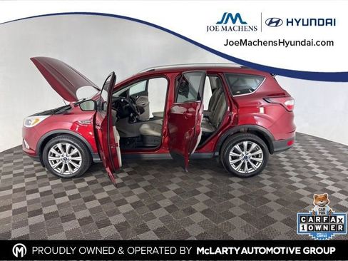 Used 2017 Ford Escape Titanium image 10