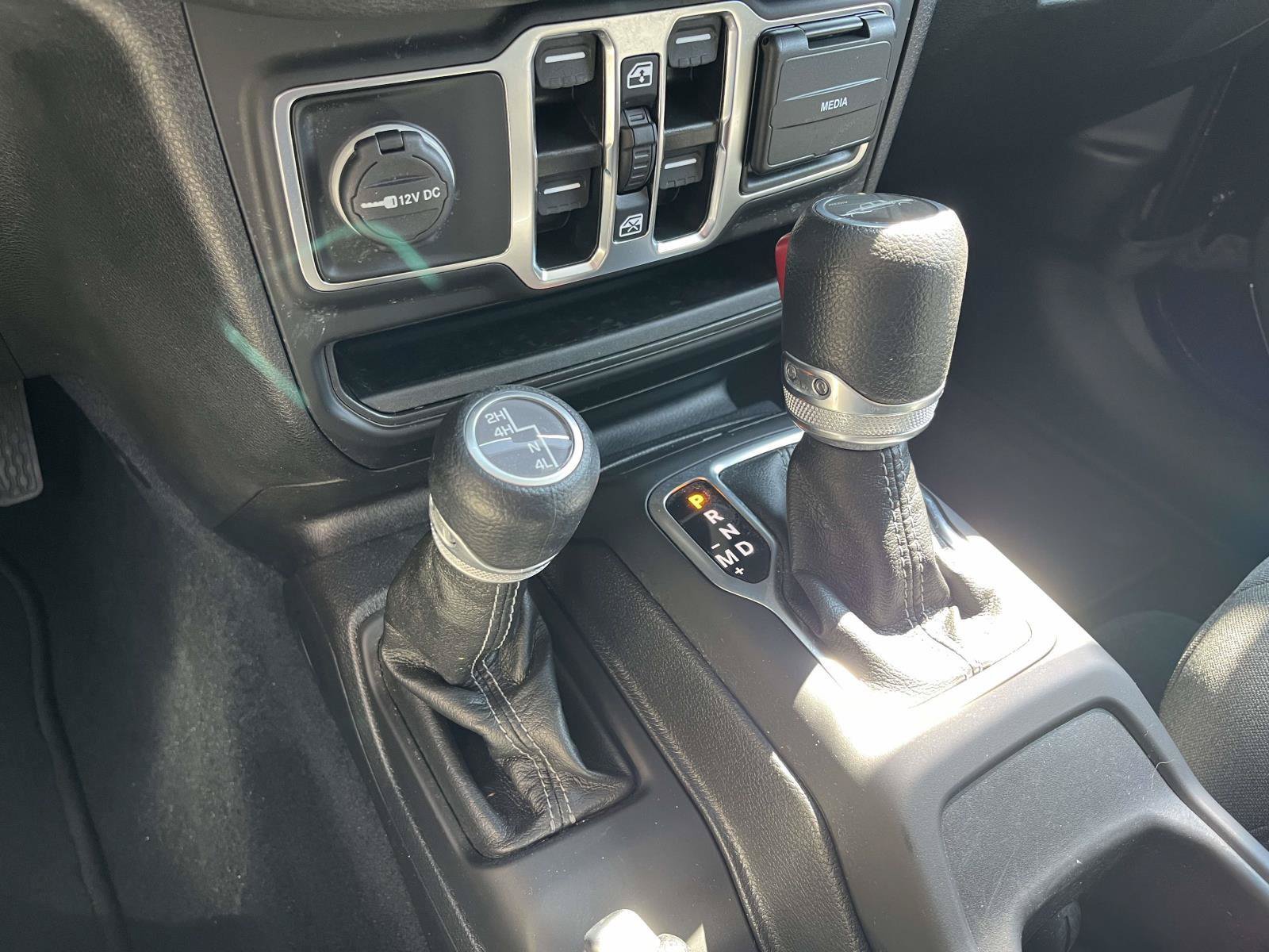 Used 2025 Jeep Gladiator Sport AWD/4WD image 34