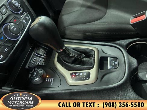 Used 2017 Jeep Cherokee Latitude image 29