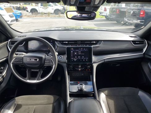 Used 2023 Jeep Grand Cherokee L Altitude image 27