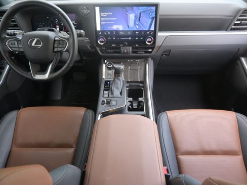 Used 2024 Lexus GX 550 w/ Cold Area Package AWD/4WD image 32