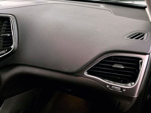 Used 2019 Jeep Cherokee Limited image 15