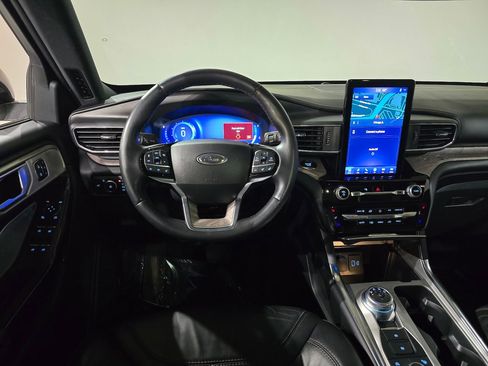 Used 2023 Ford Explorer Platinum w/ Technology Package image 22