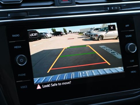 Used 2023 Volkswagen Tiguan SE w/ Panoramic Sunroof Package FWD image 20