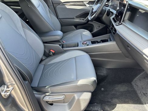 New 2026 Volkswagen Tiguan SE R-Line FWD image 8