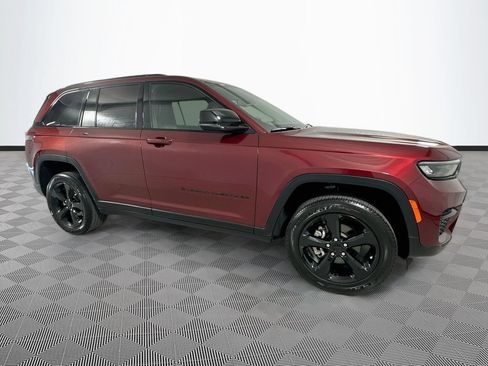 Used 2023 Jeep Grand Cherokee Altitude RWD image 8