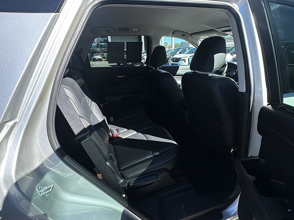 Certified 2025 Nissan Pathfinder SL FWD image 22