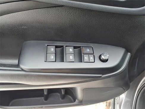 Used 2019 Toyota Highlander SE image 10