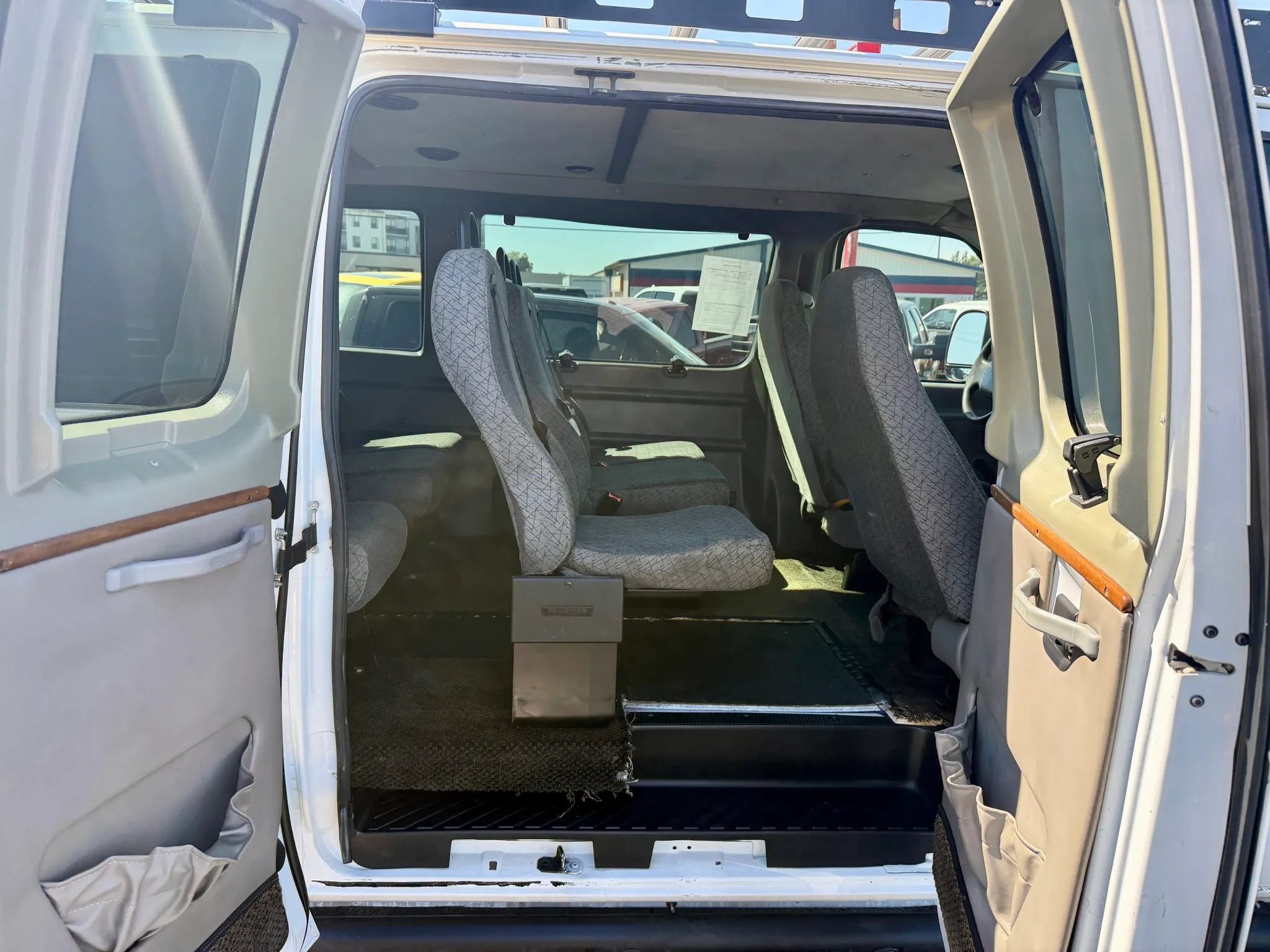 Used 2008 Ford E-350 and Econoline 350 Extended Super Duty RWD image 18
